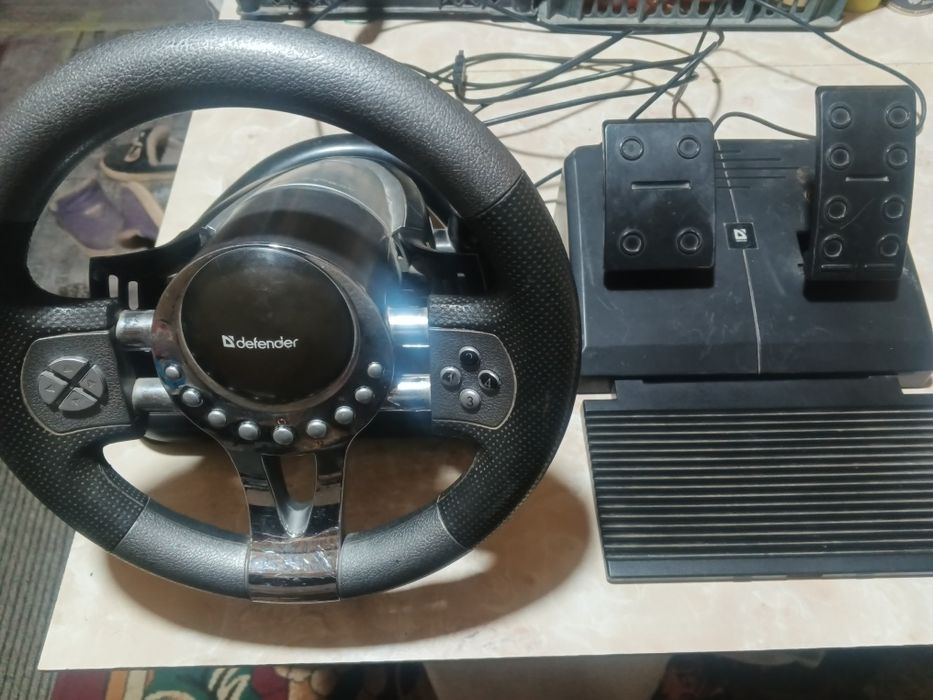 Kompyuter uchun rul va pedal sotiladi