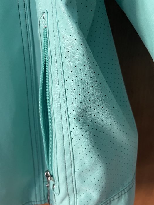 Geaca turcoaz , de primavara