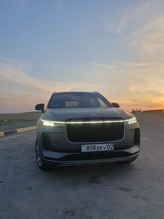 Автомобиль Li one