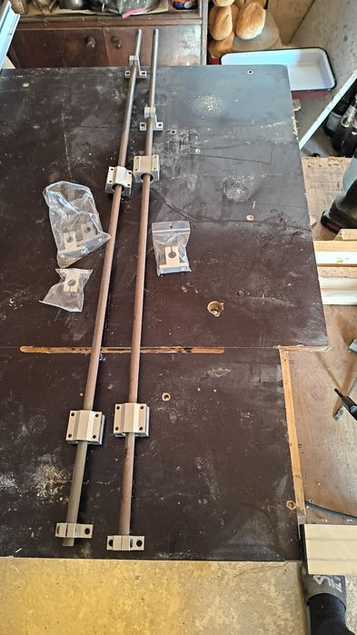 Sina de ghidaj cu rulmenți lineari.