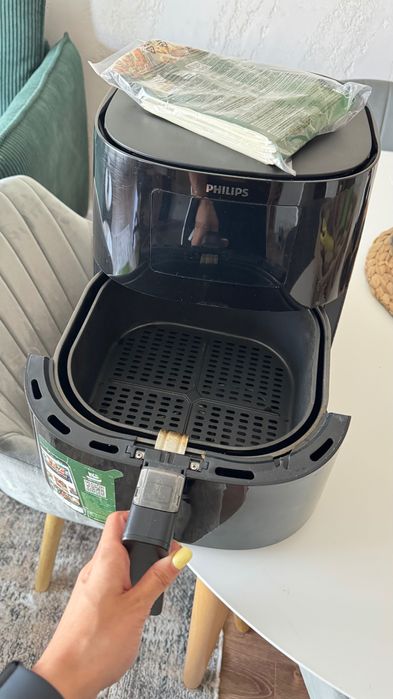 „Philips Airfryer Essential / Series 2000 – 6,2 L, Rapid Air“