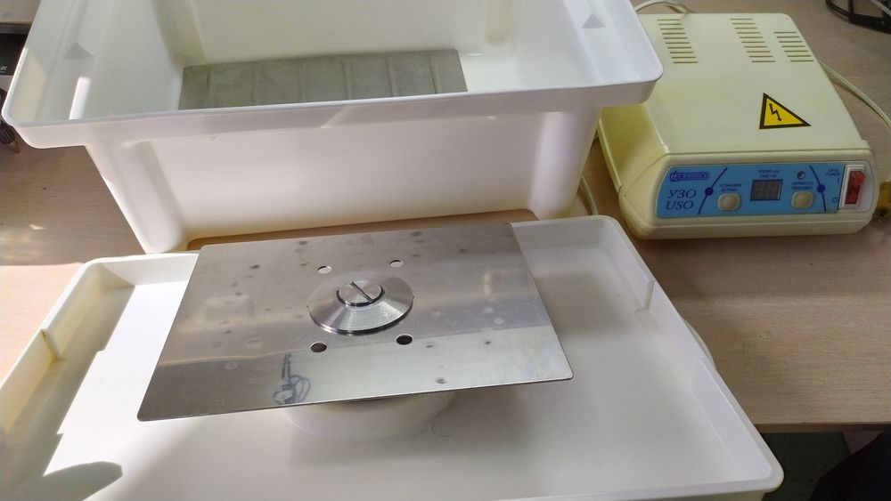 мойка для медицинского инструмента.