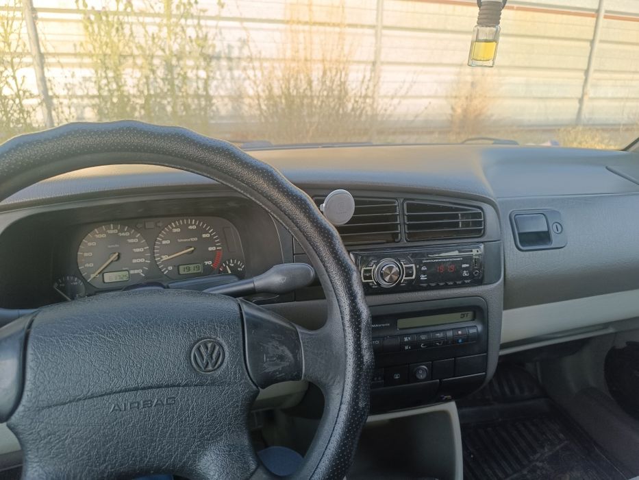 Авто машина гольф 3 1994двух литровый