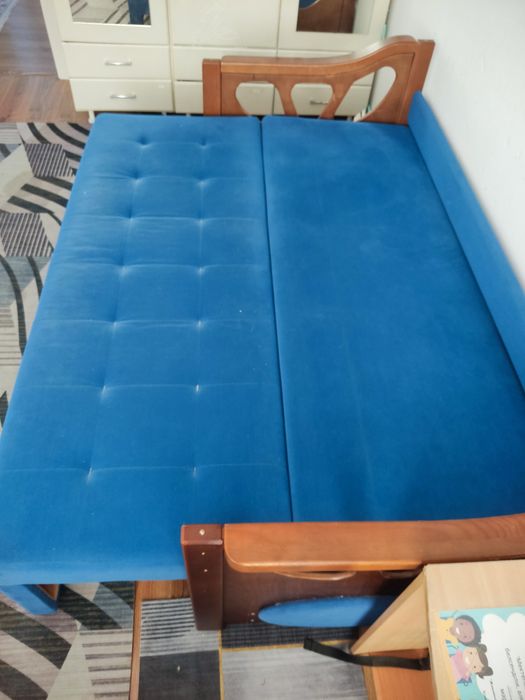 Екі қабатты диван сатылады.