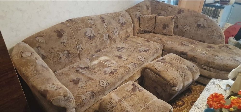 Диван с табуретки