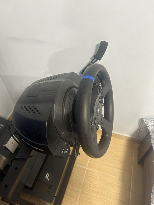 Simulator Thrustmaster t300