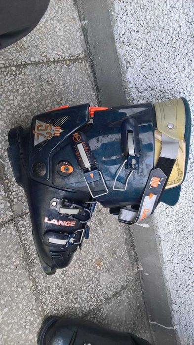 Продавам ски Solomon