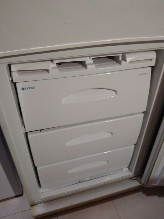 Хладилник с фризер Indesit