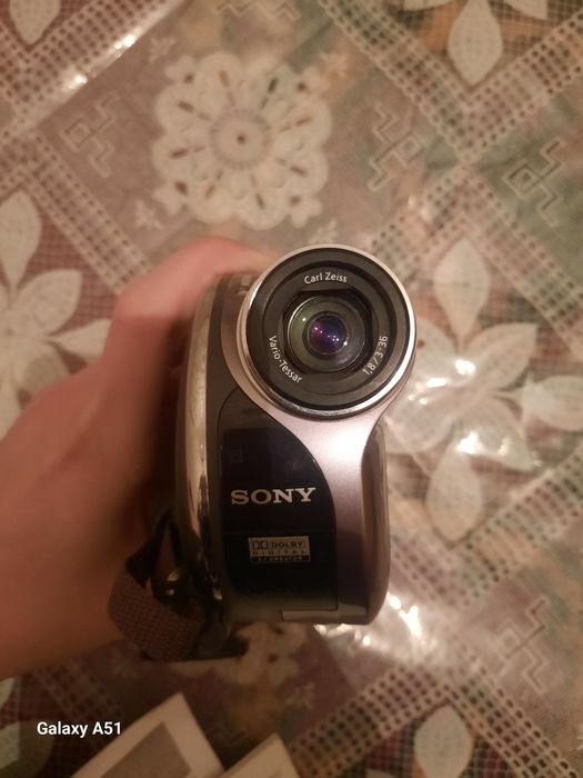 Sony DVD camcorder DCR-DVD305E