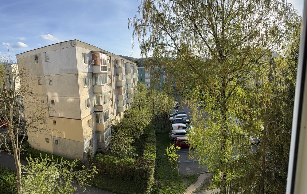 Apartament 3 camere, semidecomandat, etaj 3/4, parcare – Barbu Lăutaru, cartier Astra, Brașov