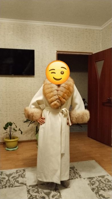 Пальто сатылады.