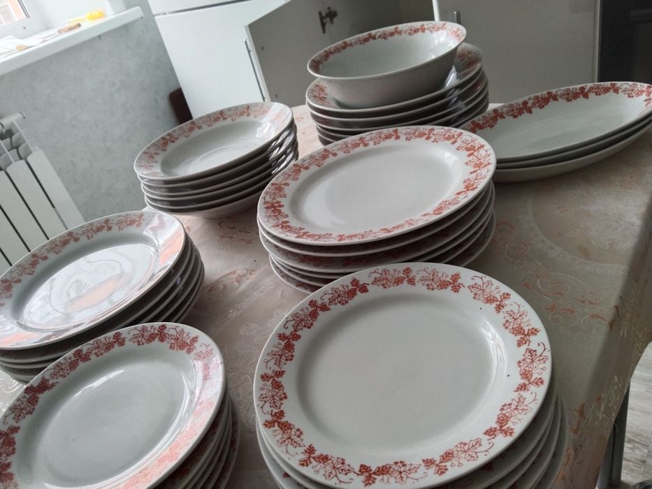 Столовый набор посуды