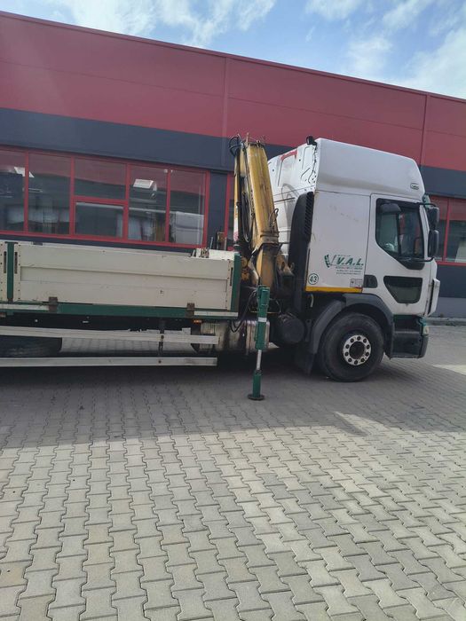 Camion cu macara