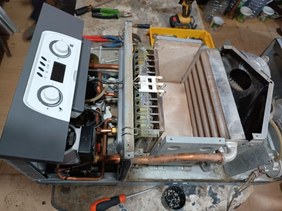 Ремонт двухконтурного котла и услуга сантехника