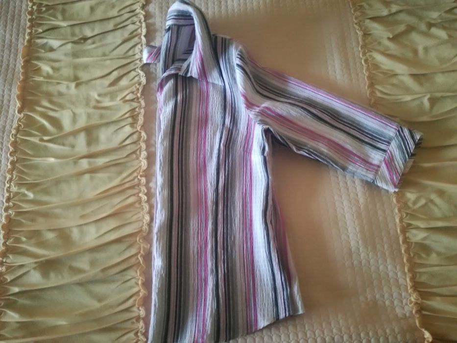 Продавам дамска риза с 3/4 ръкави от материята-крепон