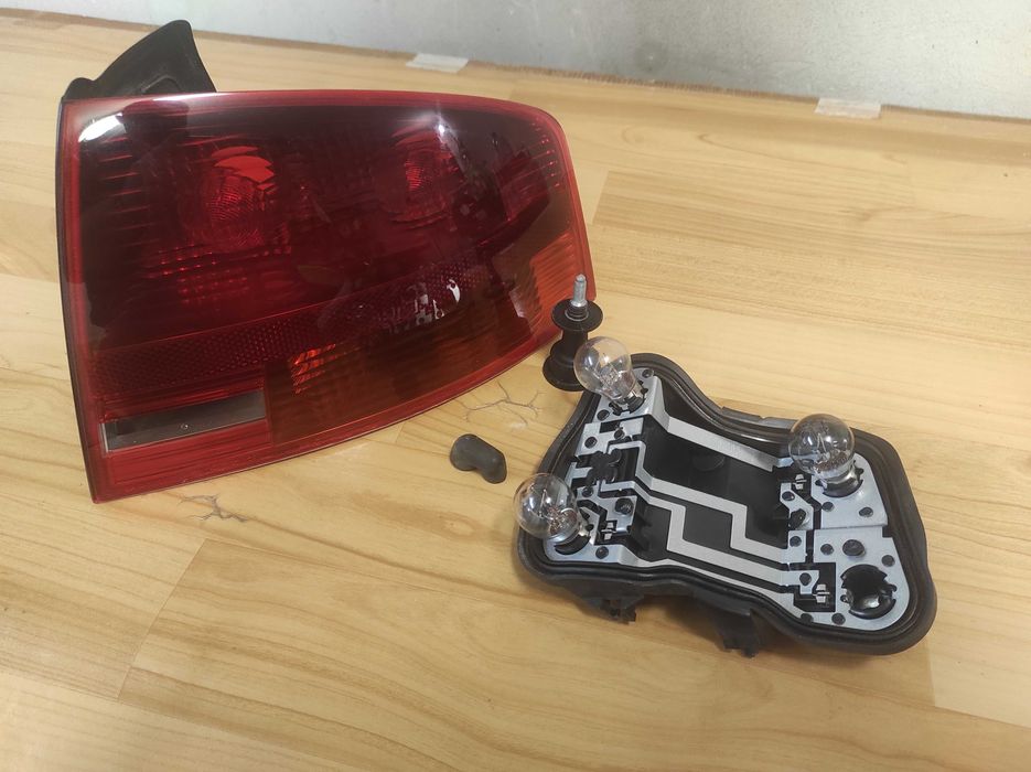 A4 B7 Заден десен стоп (седан)