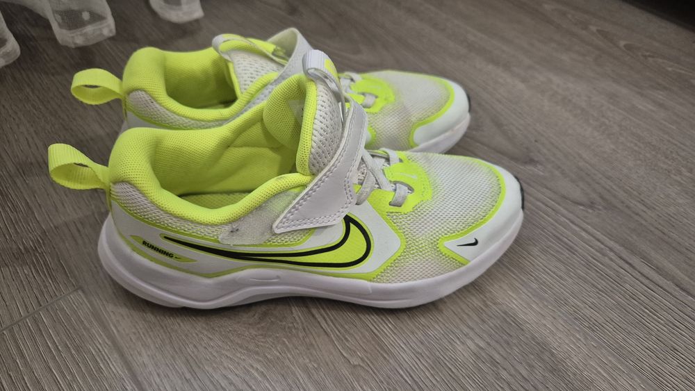 Adidasi Nike mărimea 32