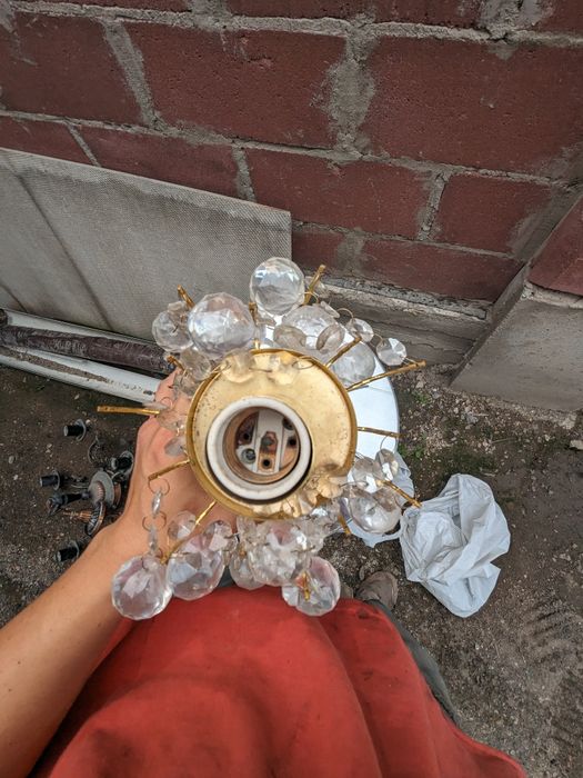 Продам люстры бу