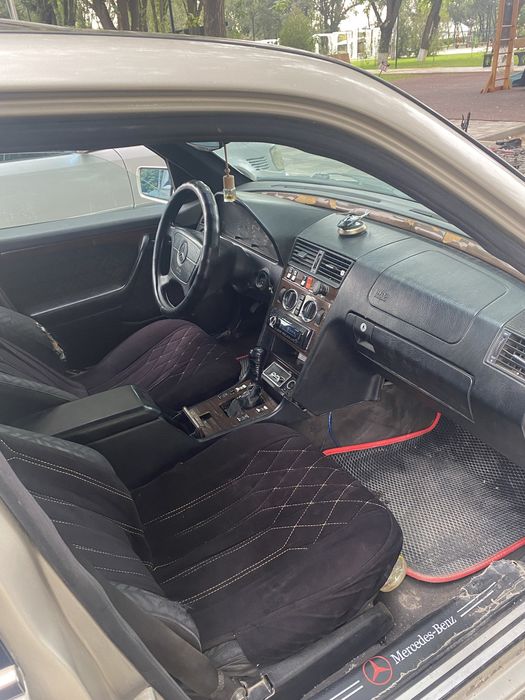 Mercedes-Benz C220