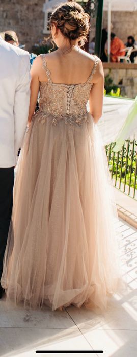 Елегантна официална рокля в цвят шампанско