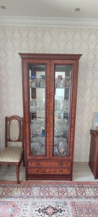 2 посудных шкафа, комод для гостинной