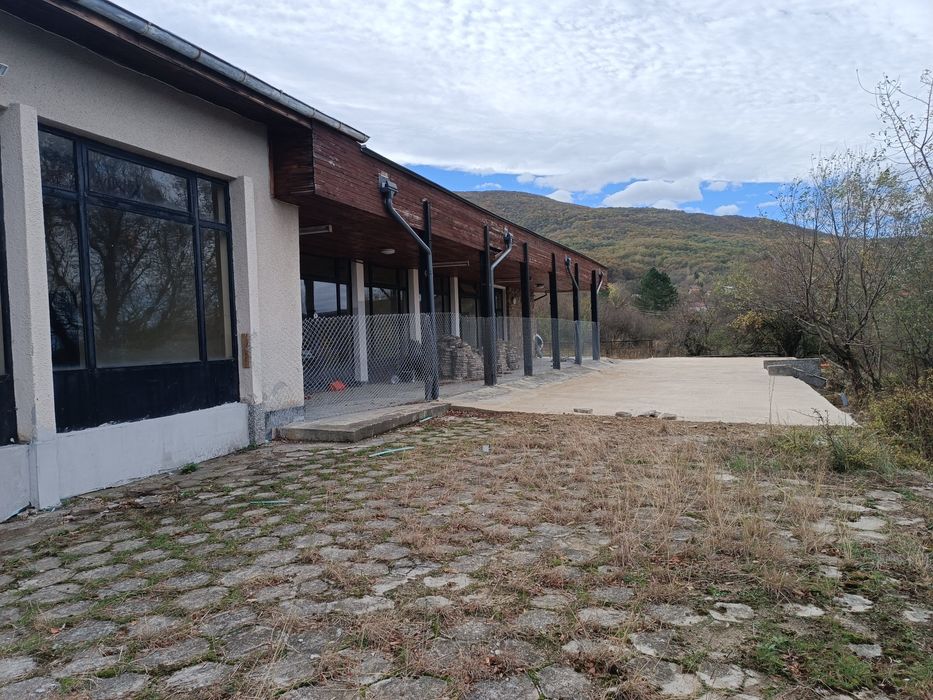 Продава се Магазин в с. Кленовик, Област Перник - 718 кв.м за 418 €/кв.м - Снимка #8