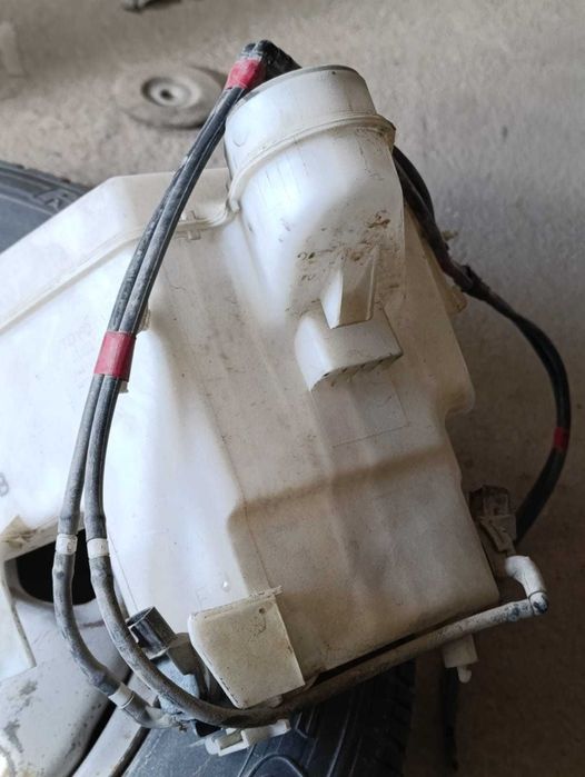 Бачок омывателя на Тойота 4runner 2007г.