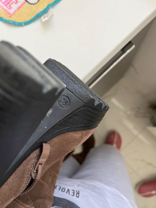 Vand cizme pana la genunchi