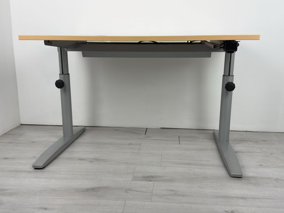 Стилно офис бюро с регулируема височина мануел обзавеждане,