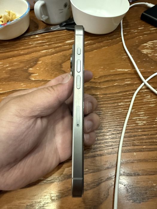 iPhone 15 pro 256gb Natural