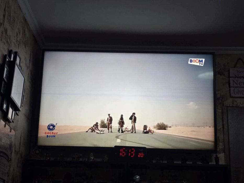 Tv  Hitachi Led 50 inch . 126 cm