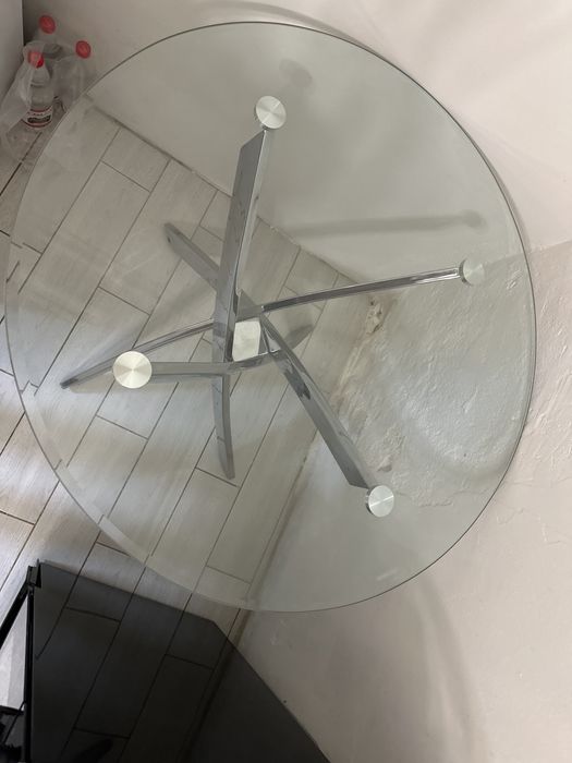 Стекляный круглый стол