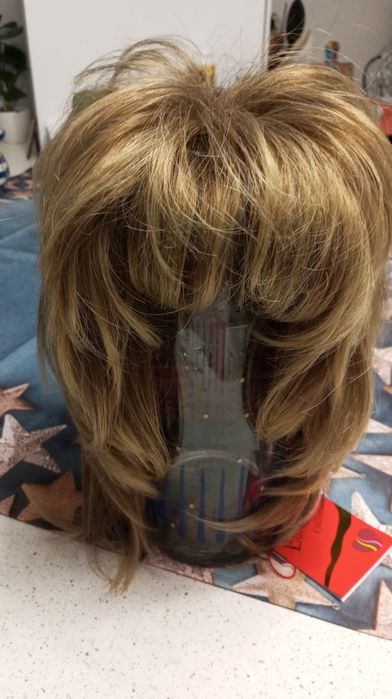 Нова красива перука, не е естествен косъм