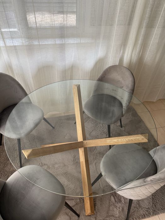 Masă dining rotundă din sticlă + 4 scaune catifea gri – set modern