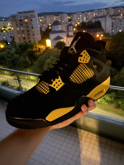 Jordan 4 Yellow Thunder