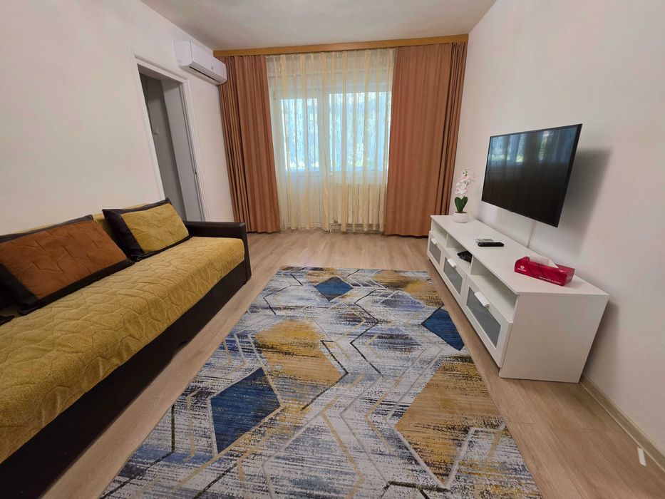 De inchiriat Ap 3 camere semidecomandat, et 4/4, 150 m metrou Crangasi. Doar cu CONTRACT minim 1 an