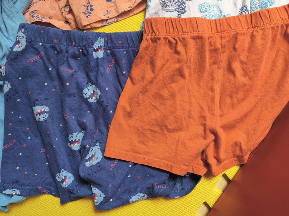 Lot pijamale mărimea 116( sunt 122 pe eticheta dar recomand 116)