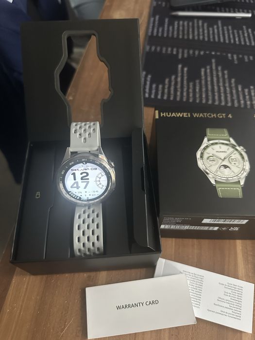 Smartwatch Huawei GT4  aproape nou