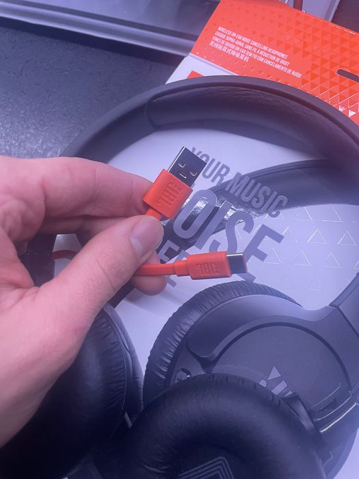 Слушалки JBL tune 670nc