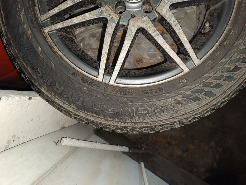 Продам комплект 235 60 r17