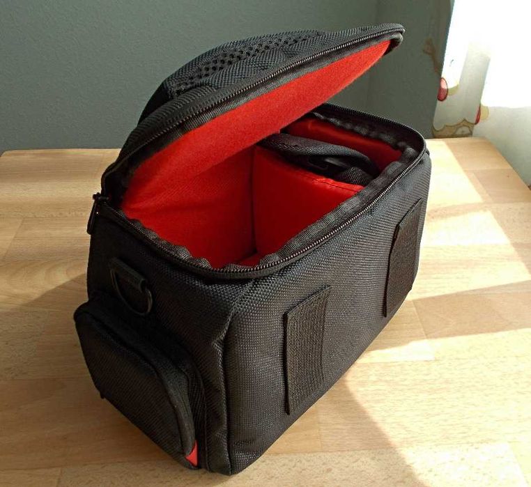 Фотоапарат Panasonic Lumix FZ-50. С принадлежности, фото-чантичка и статив. Мн. добър