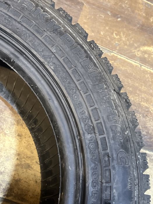Anvelope 215/60R16C-Nokian Noi