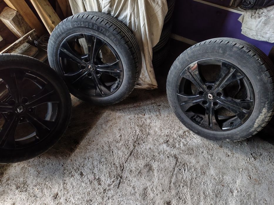 Джанти с гуми 17  5x114,3 централен 66,1