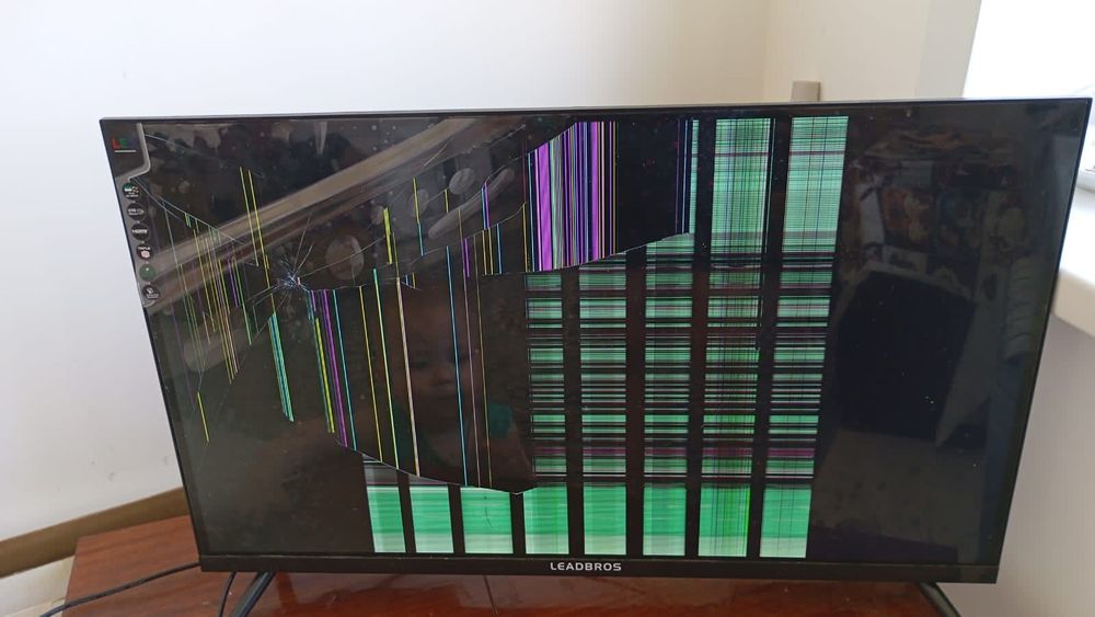 Продам телевизор на запчасти