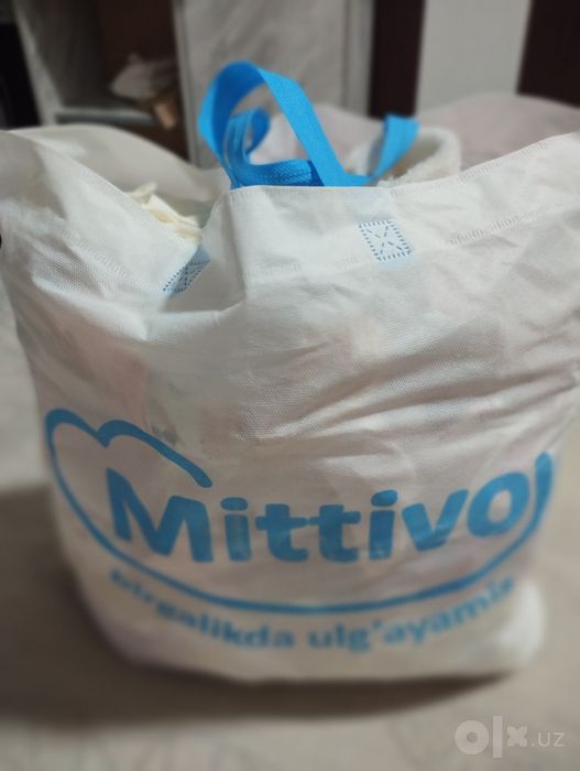 Продам большую сумку с детскими вещами для девочки.