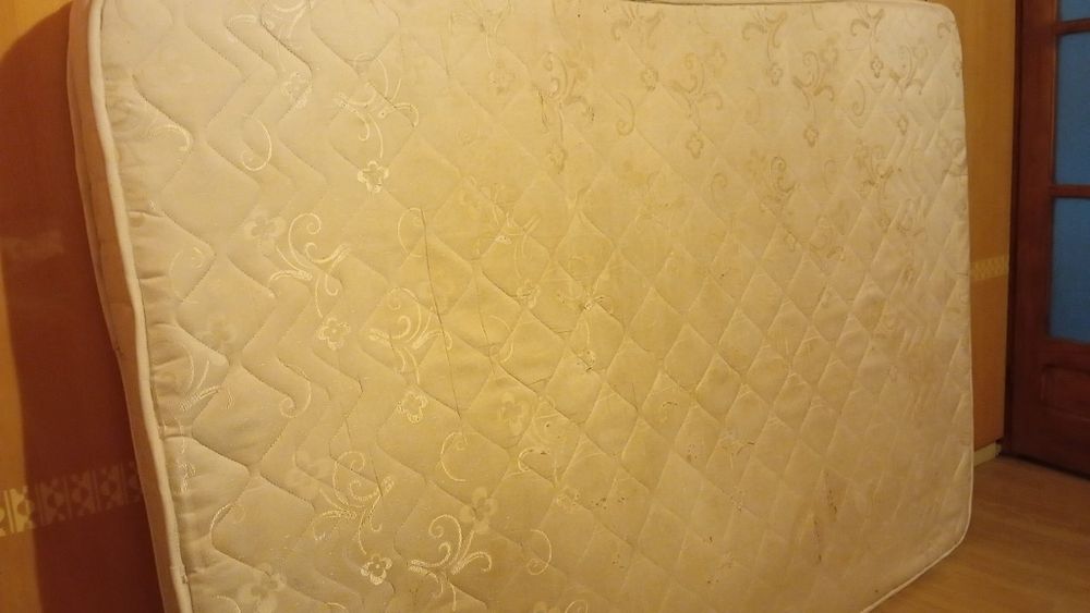 Saltea cu pat matrimonial