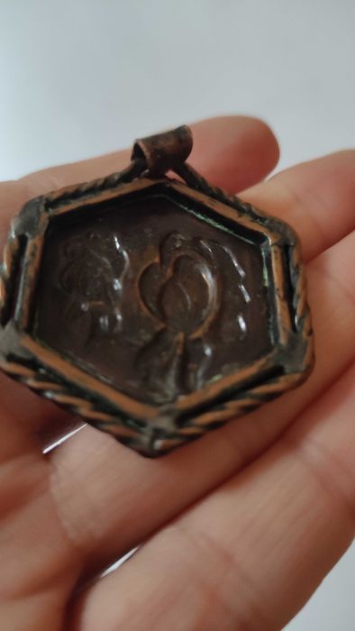 Медальони от благороден метал  по 10 лв.за брой