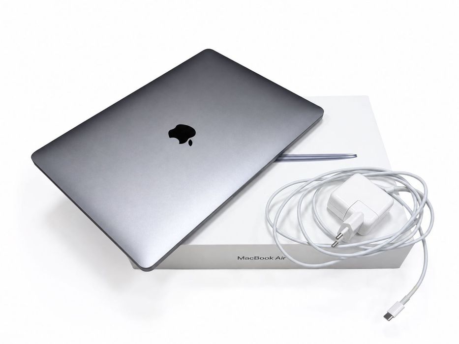 продам MacBook Air 2020 года
