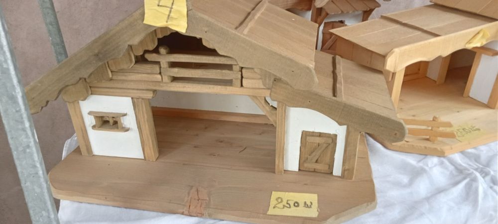 Vând Iesle confecționate manual