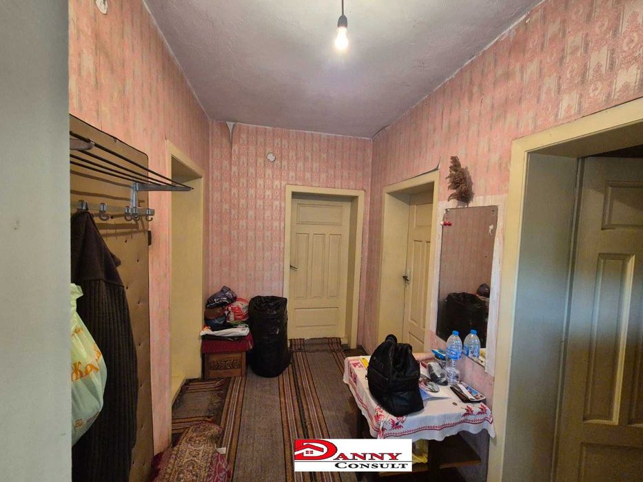 Къща с двор и кладенец в с. Бутово, общ. Павликени